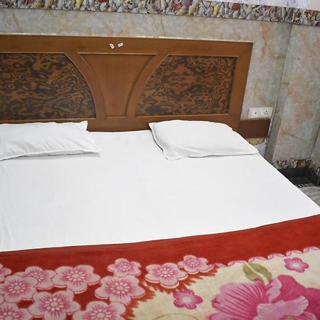 Hotel Shri Hari Palace By Wb Inn Vrindāvan Dış mekan fotoğraf