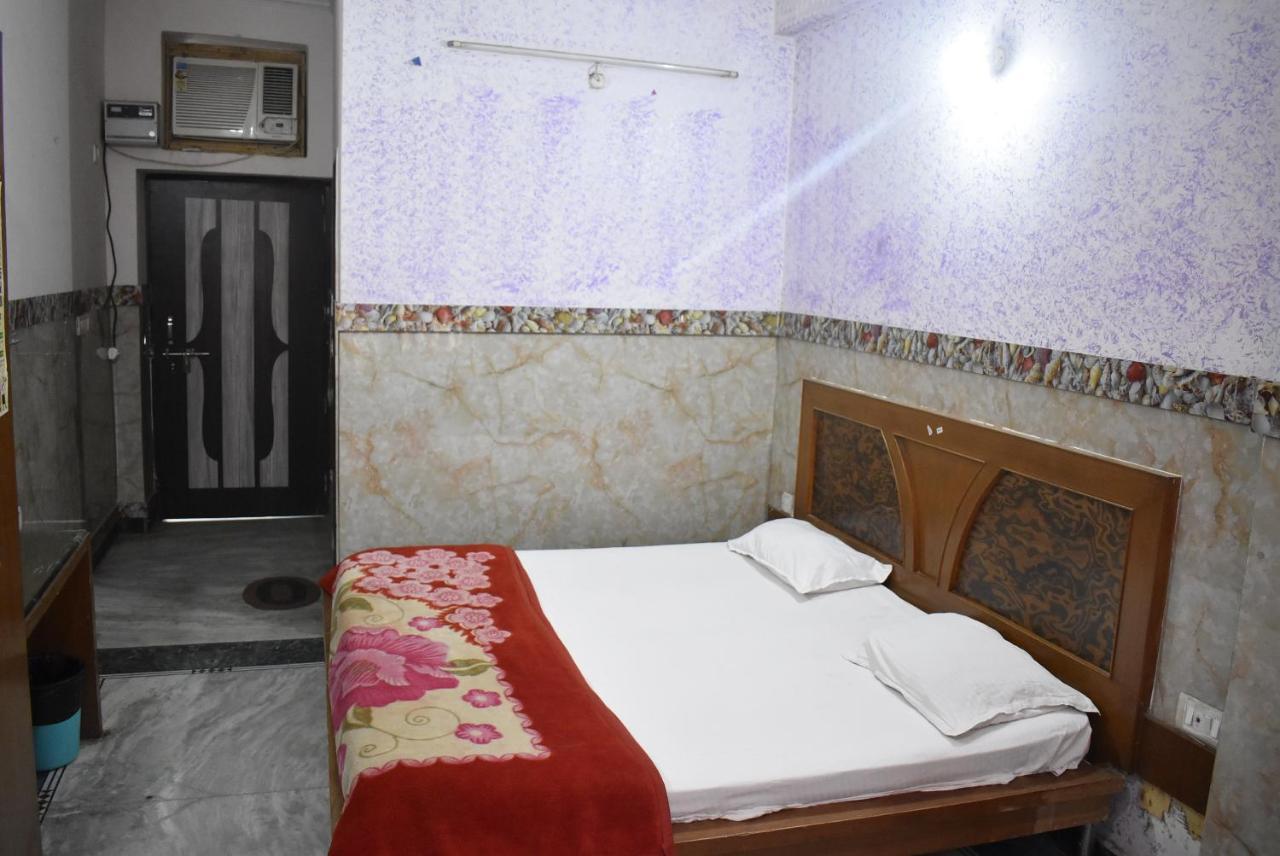Hotel Shri Hari Palace By Wb Inn Vrindāvan Dış mekan fotoğraf
