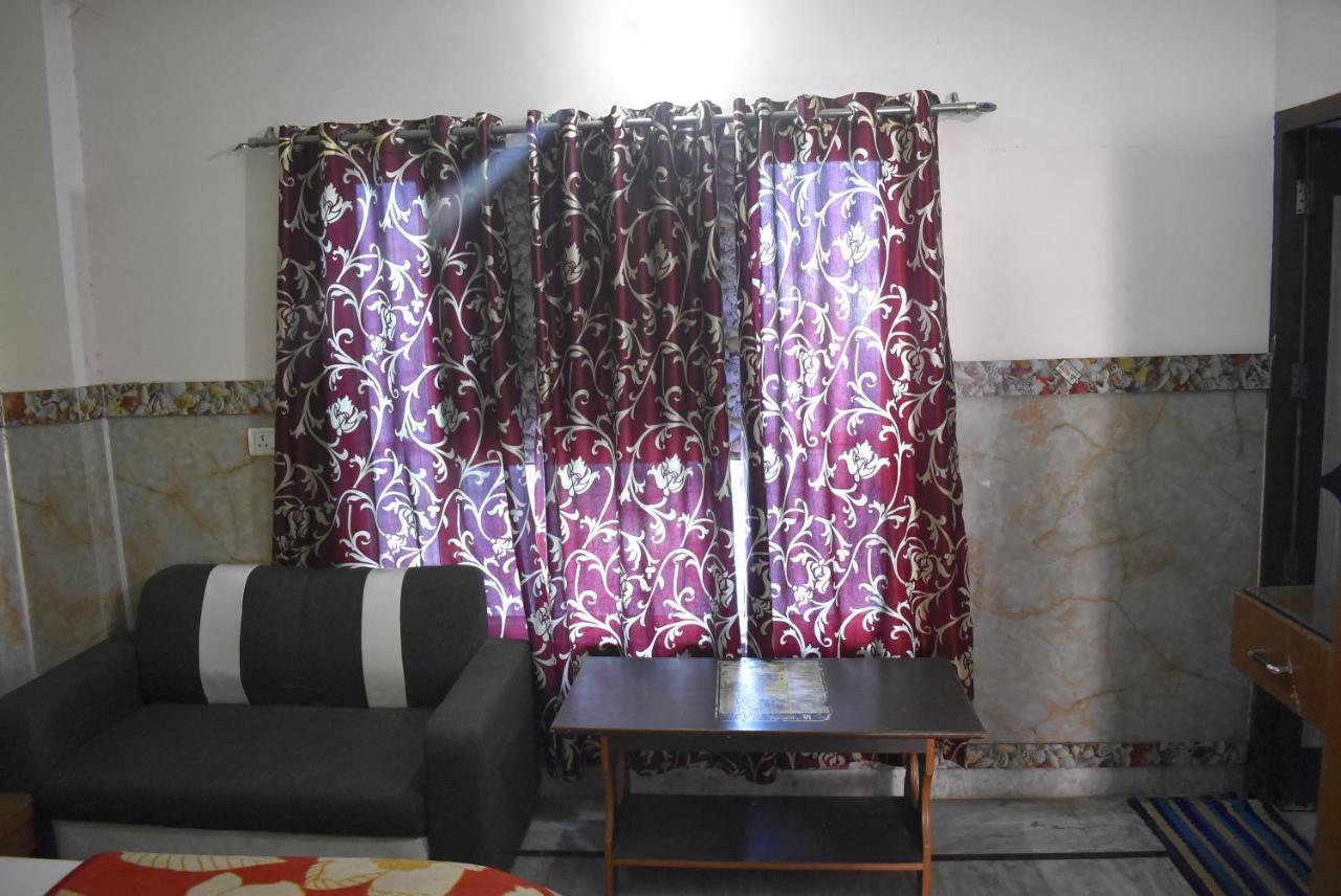 Hotel Shri Hari Palace By Wb Inn Vrindāvan Dış mekan fotoğraf